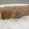 Твердое мыло Кокос и Сливки, эффективно удаляет омертвевшие частички кожи