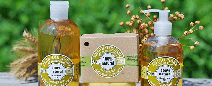 Жидкое также как и твердое мыло - это косметический продукт, предназначенный для очищения и ухода за кожей. Точно так же, как и его твердый аналог, жидкое мыло в своей основе содержит поверхностно-активные вещества (ПАВ), антибактериальную составляющую и дополнительные наполнители (отдушки, ароматизаторы, эфирные и ухаживающие масла). От сложности состава и специфичности компонентов зависят не только свойства готового продукта, но и его цена. Жидкое мыло пользуется широким спросом как в быту, так и на предприятиях, в промышленности. Мыло жидкое, твердое